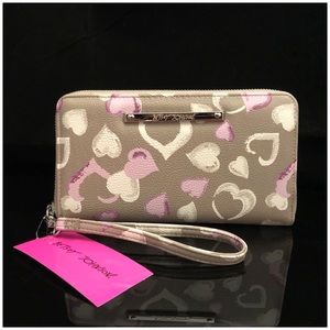 BETSEY JOHNSON Heart Via Wristlet/Wallet